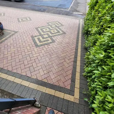 The same driveway cleaned, inlaid pattern sharp again